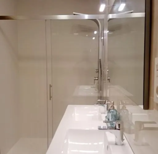 Leones Appartement *